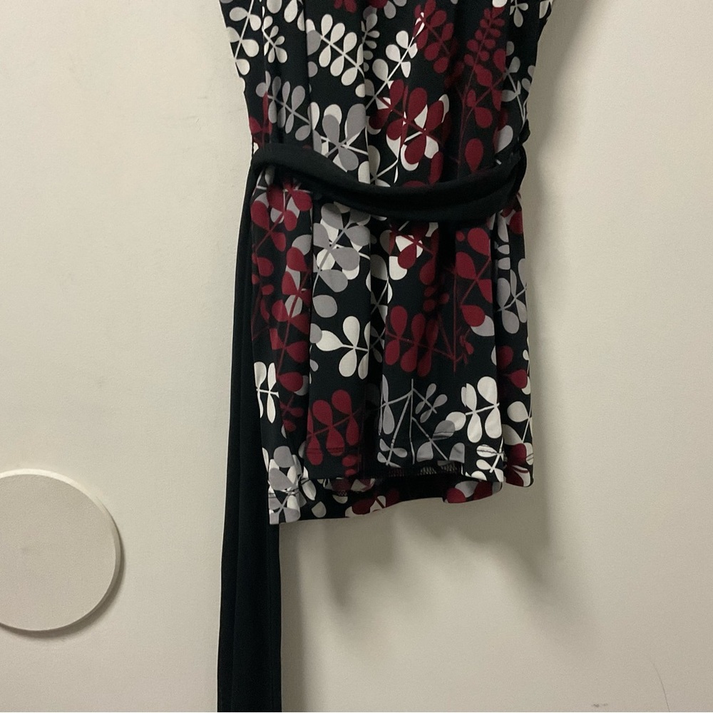 Pretty Merona Cranberry Grey & White Leaf Design On Black Cool Comfort Top! - Picture 4 of 13